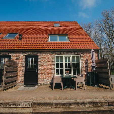 Accommodatie In Herbouwde Boerenschuur Koestal Ретраншемент Экстерьер фото