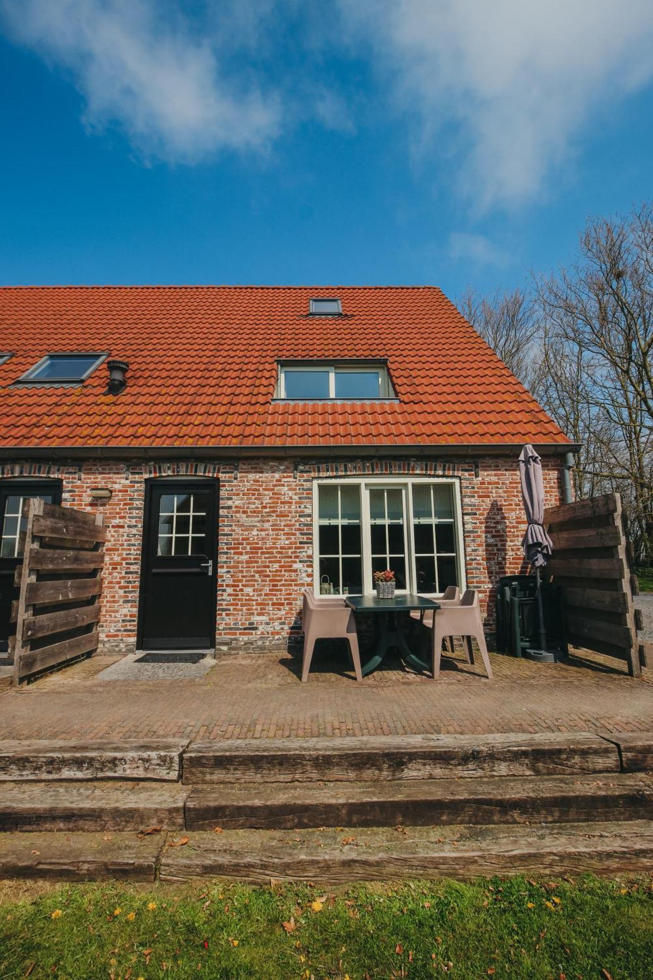 Accommodatie In Herbouwde Boerenschuur Koestal Ретраншемент Экстерьер фото